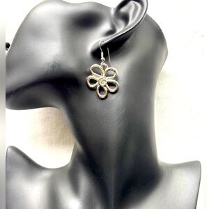 Vintage Silver Spring Flower Dangling Earrings
Like New / Never Worn